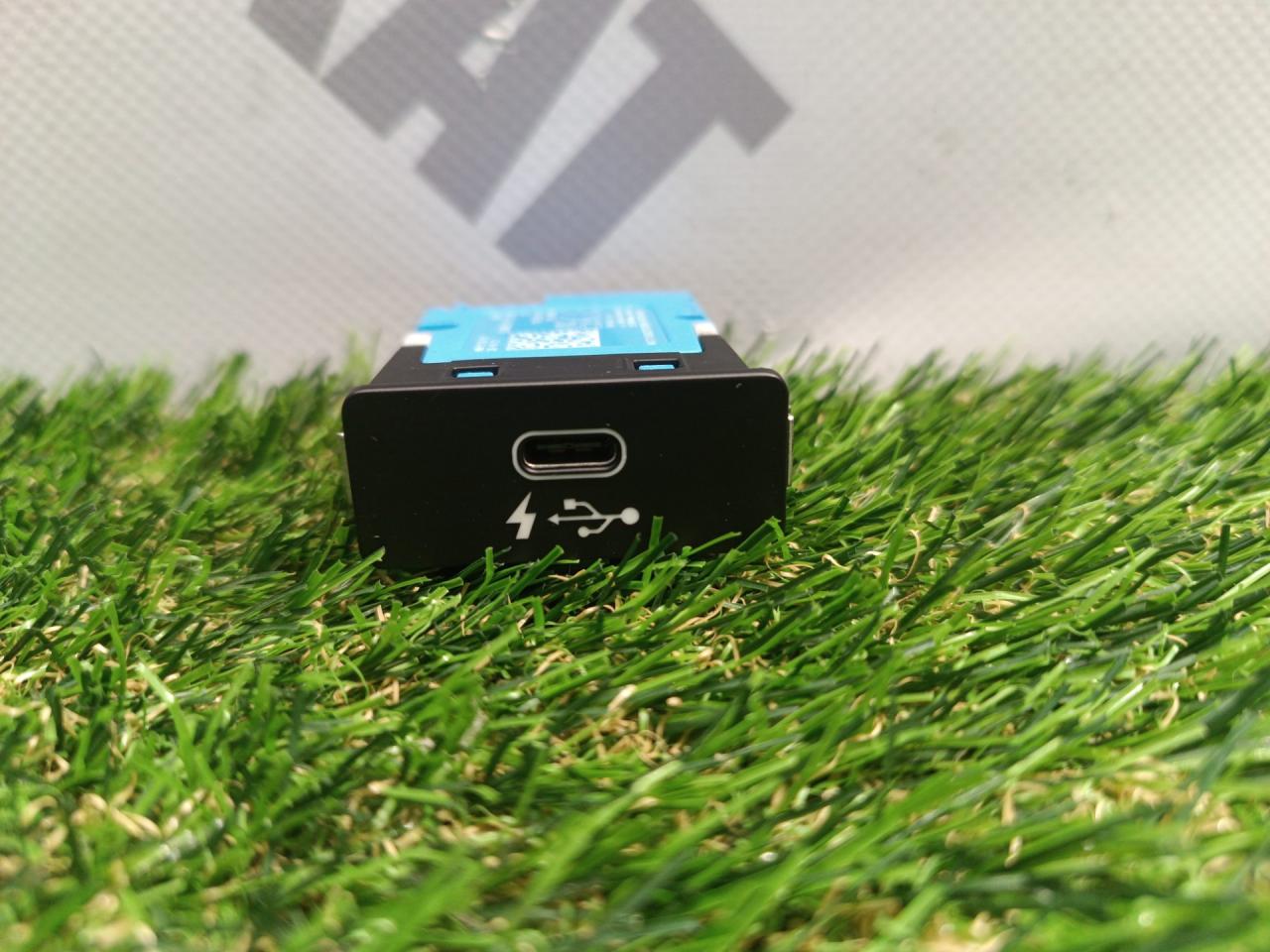 разъем AUX / USB BMW X7 G07 2022, 3.0 л., B58B30C, бензин, АКПП, a96, внедорожник 5 дв., полный привод, 8711939, 84108711939 - фото №1