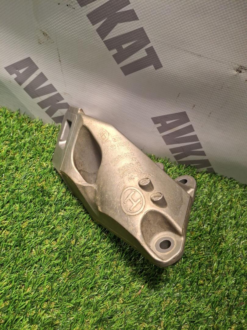 кронштейн двигателя BMW X5 G05 2019, 4.4 л., N63 B44 C, бензин, АКПП, а300, внедорожник 5 дв., полный привод, 22116871208, 6871208 - фото №1