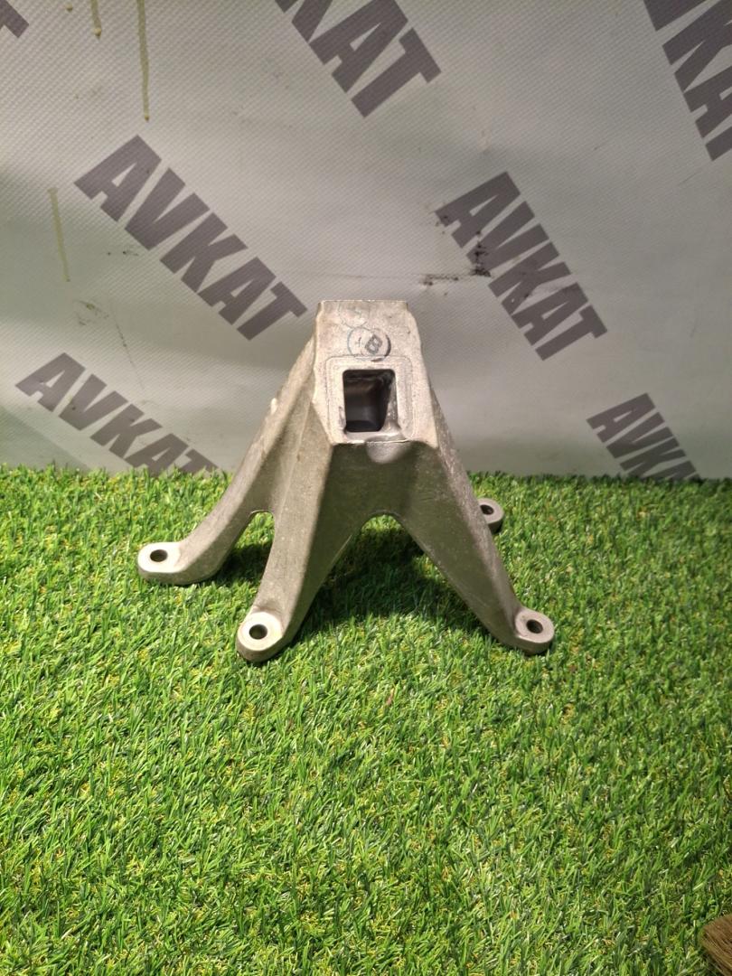 кронштейн двигателя BMW X5 G05 2019, 4.4 л., N63 B44 C, бензин, АКПП, а300, внедорожник 5 дв., полный привод, 22116861551, 6861551 - фото №1