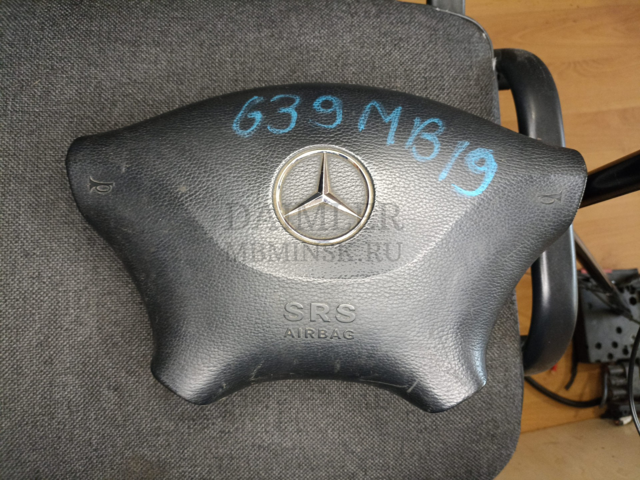 подушка безопасности водителя Mercedes-Benz Vito W639 2004, 3.2 л., M 112.951, бензин, 6394600098 - фото №1
