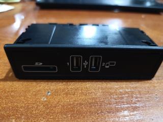 разъем AUX / USB Mercedes-Benz E-Класс W213/S213/C238/A238 S213 2019, дизель, универсал, A2138200400