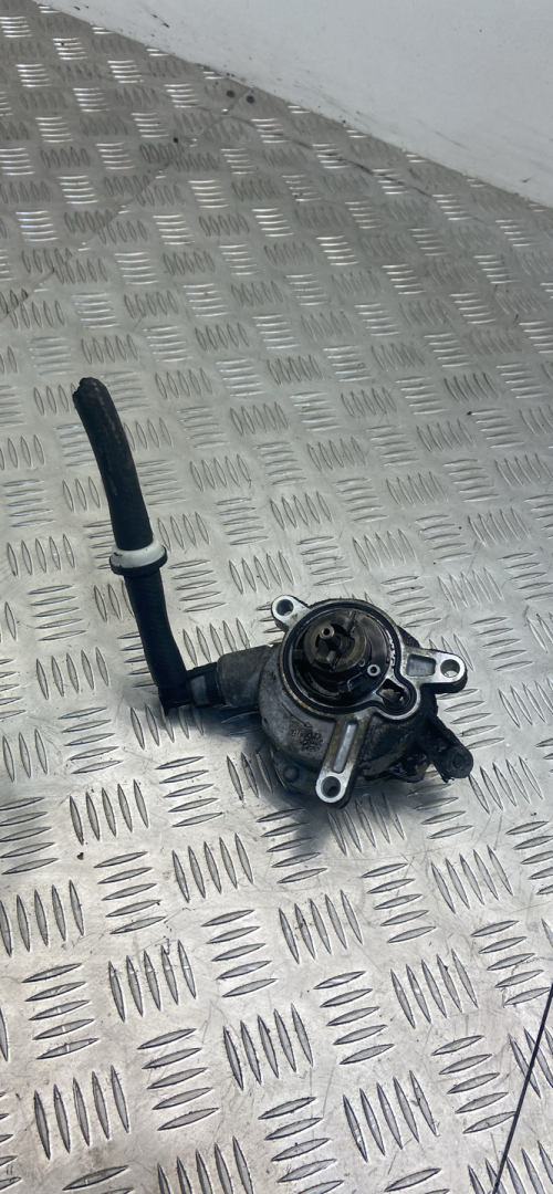 насос вакуумный Volvo XC90 1 поколение 2005, 2.4 л., D 5244 T, дизель, робот, 08699237 - фото №1