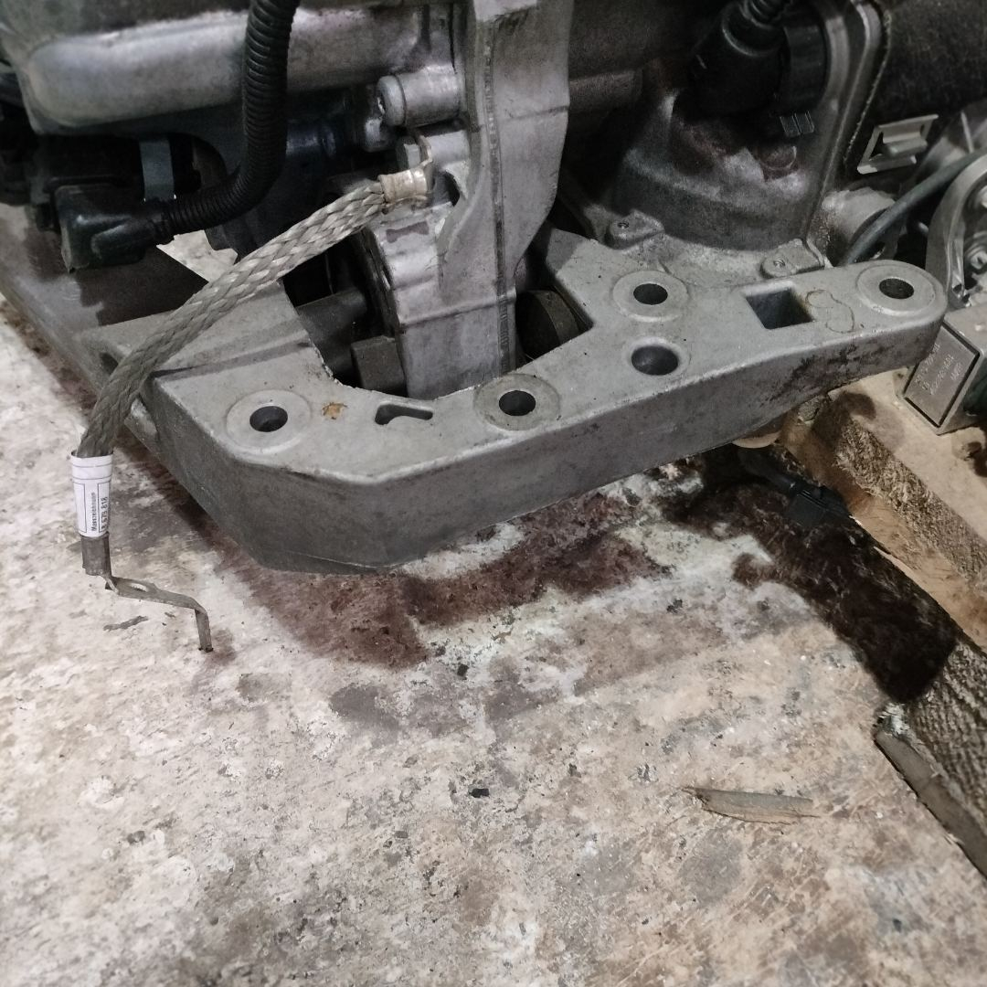 кронштейн раздаточной коробки BMW X3 G01 2019, 3.0 л., B58 B30 A, бензин, АКПП, brillanteffekt metallic (a90), внедорожник 5 дв., полный привод, правый руль, 19485312, 22328486998, 312319485312, 8486998 - фото №1