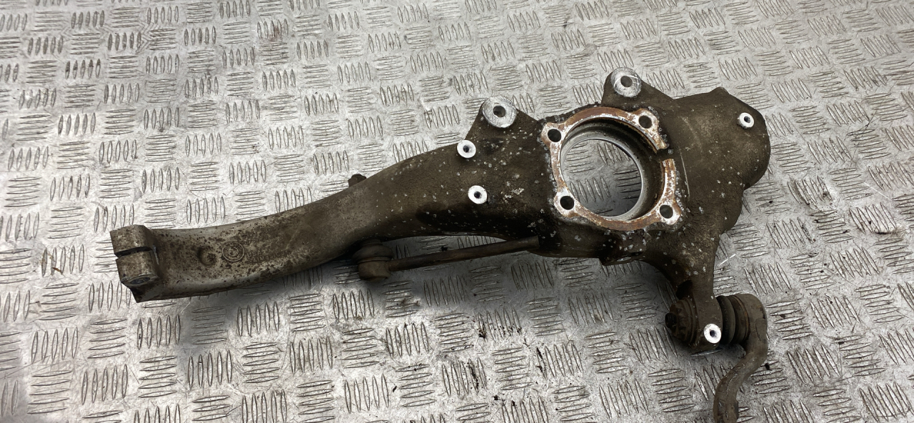 кулак поворотный левый BMW X5 F15 2018, 3.0 л., N57 D30 A, дизель, АКПП, carbonschwarz metallic (416), внедорожник 5 дв., полный привод, правый руль, 31216869869, 6869869 - фото №1