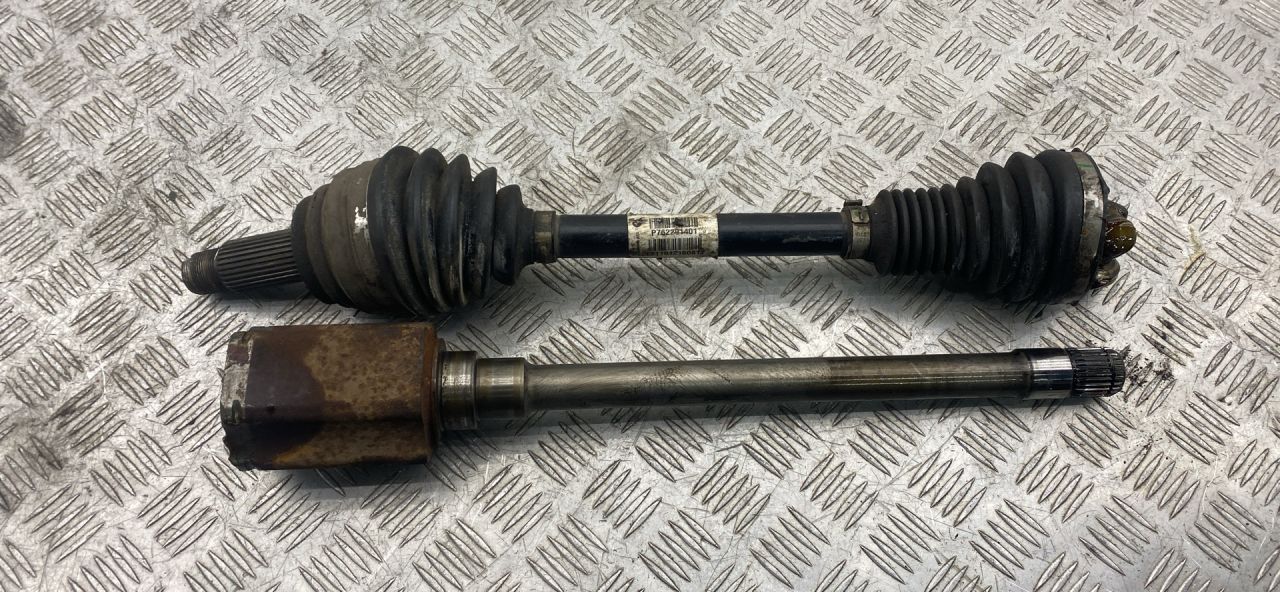 полуось передняя правая (приводной вал, ШРУС) BMW X5 F15 2018, 3.0 л., N57 D30 A, дизель, АКПП, carbonschwarz metallic (416), внедорожник 5 дв., полный привод, правый руль, 31607622914, 7622914 - фото №1