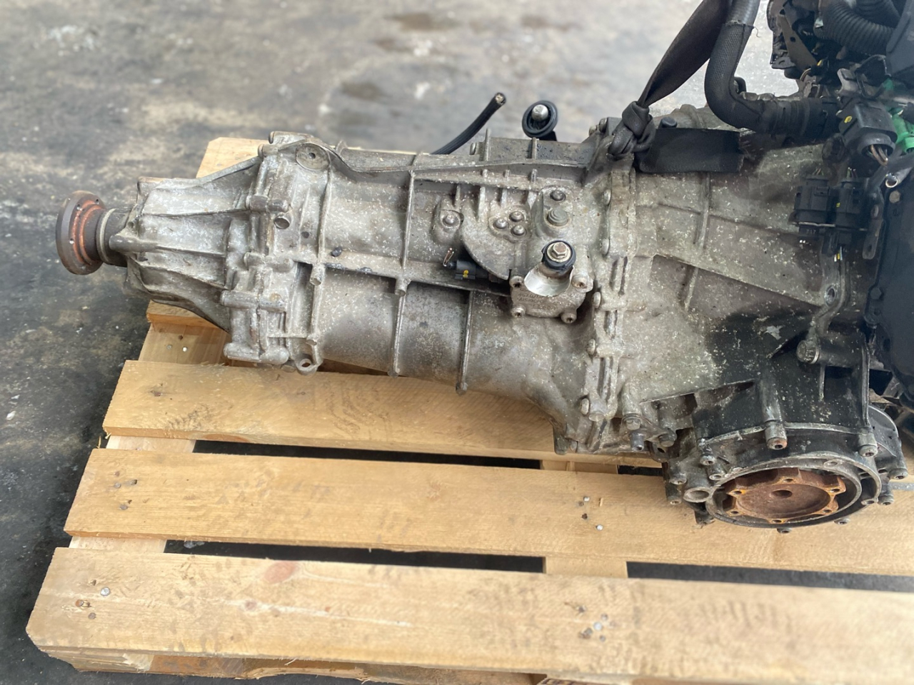 КПП механическая (МКПП) Audi A4 B8/8K 2008, 3.2 л., CALA, бензин, МКПП, HRQ - фото №1