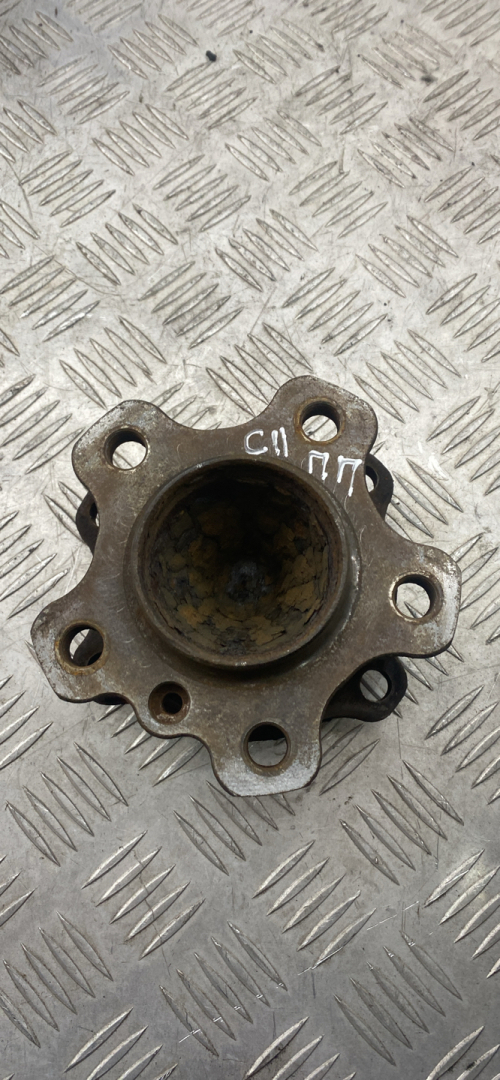 ступица передняя BMW 7 серия G11/G12 G11 2017, 3.0 л., B57 D30 A, дизель, АКПП, carbonschwarz metallic (416), седан, задний привод, правый руль - фото №1