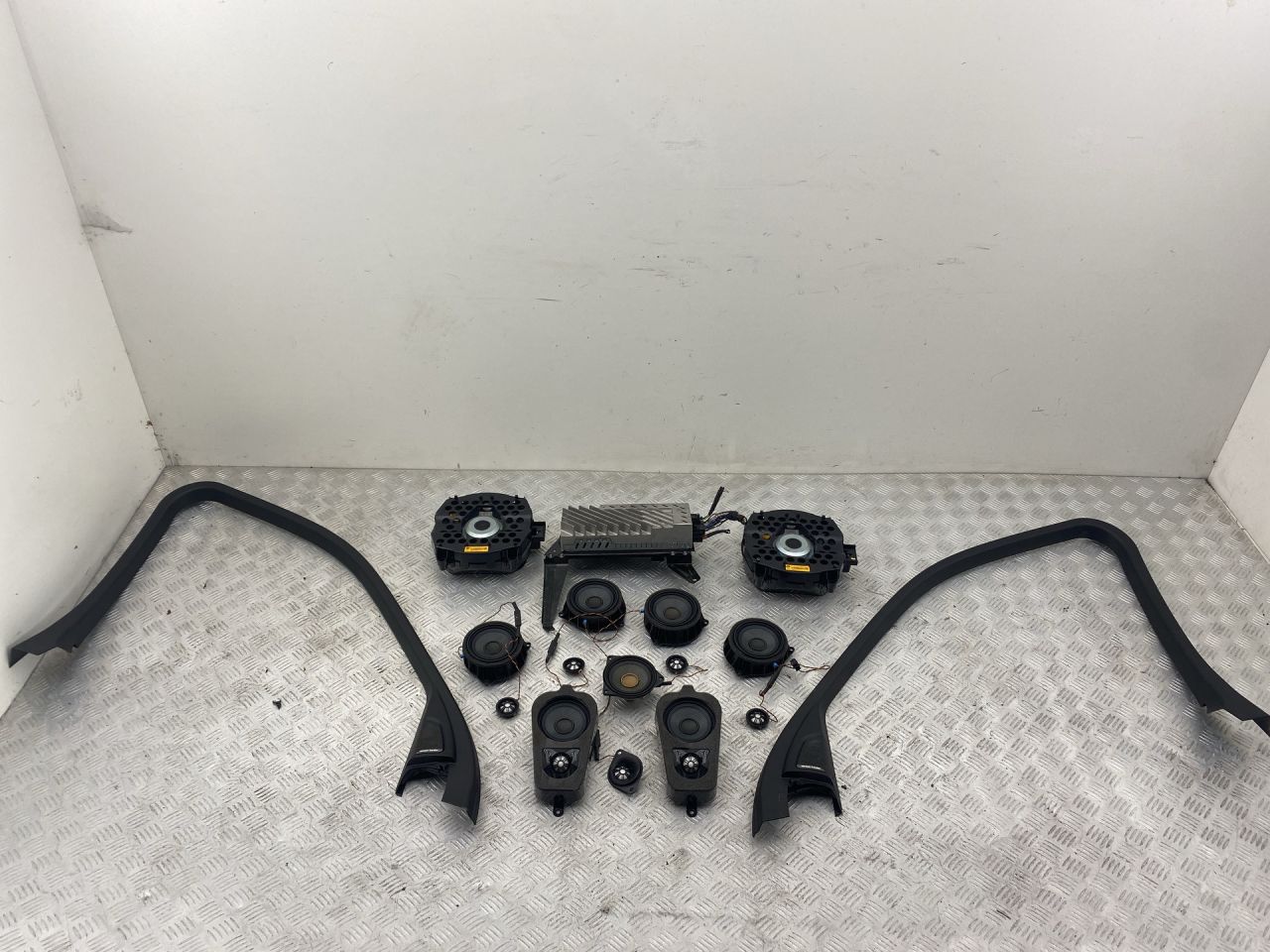 комплект акустики BMW X5 F15 2017, 3.0 л., N57 D30 B, дизель, АКПП, carbonschwarz metallic (416), внедорожник 5 дв., полный привод, правый руль, 9393182 - фото №1