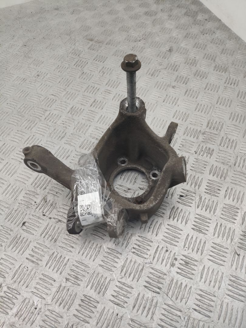 кулак задний левый BMW 5 серия F07/F10/F11 F10 2011, 3.0 л., N57 D30 A, дизель, АКПП, carbonschwarz metallic (416), седан, задний привод, правый руль - фото №1