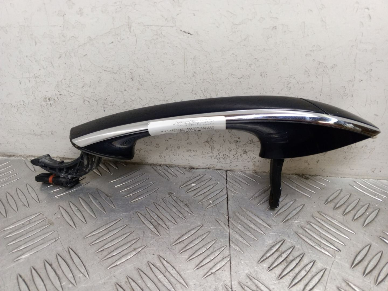 ручка наружная BMW 7 серия G11/G12 G11 2017, 3.0 л., B57 D30 A, дизель, АКПП, carbonschwarz metallic (416), седан, задний привод, правый руль, 51218067744, 8067744 - фото №1