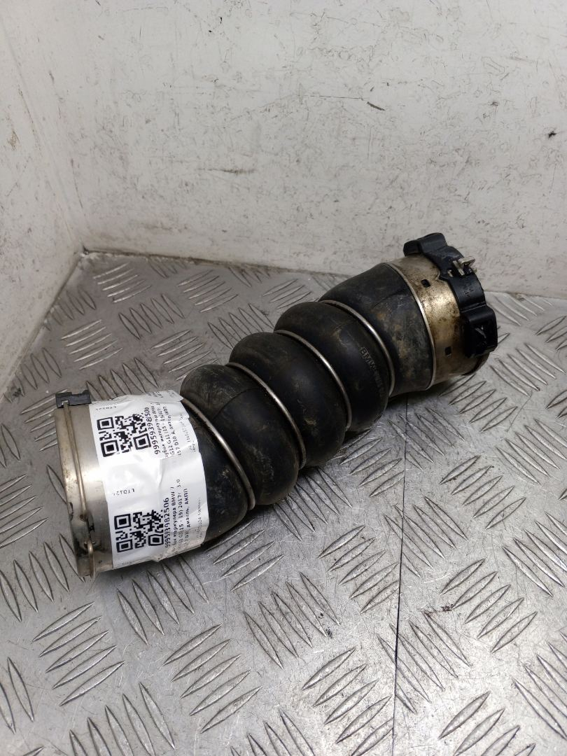 патрубок интеркулера BMW 7 серия G11/G12 G11 2017, 3.0 л., B57 D30 A, дизель, АКПП, carbonschwarz metallic (416), седан, задний привод, правый руль, 11618571024, 8571024 - фото №1
