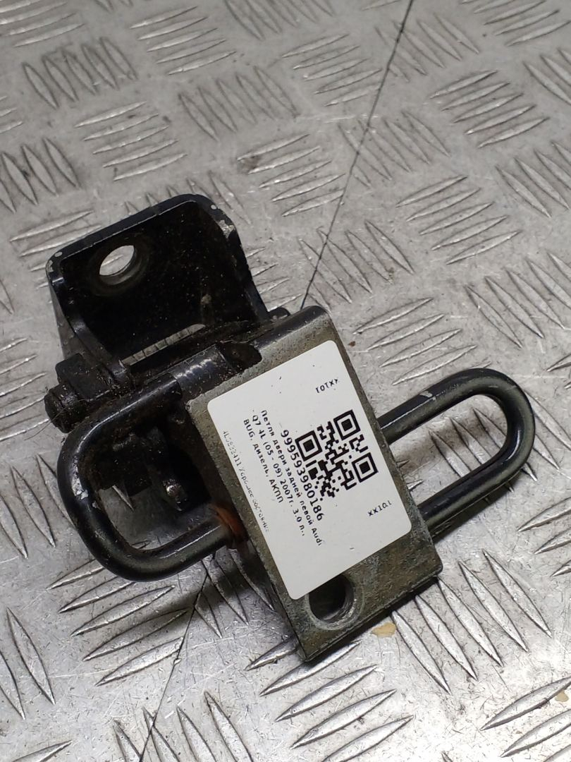 петля двери Audi Q7 4L 2007, 3.0 л., BUG, дизель, АКПП, полный привод, правый руль, 4L0833411 - фото №1