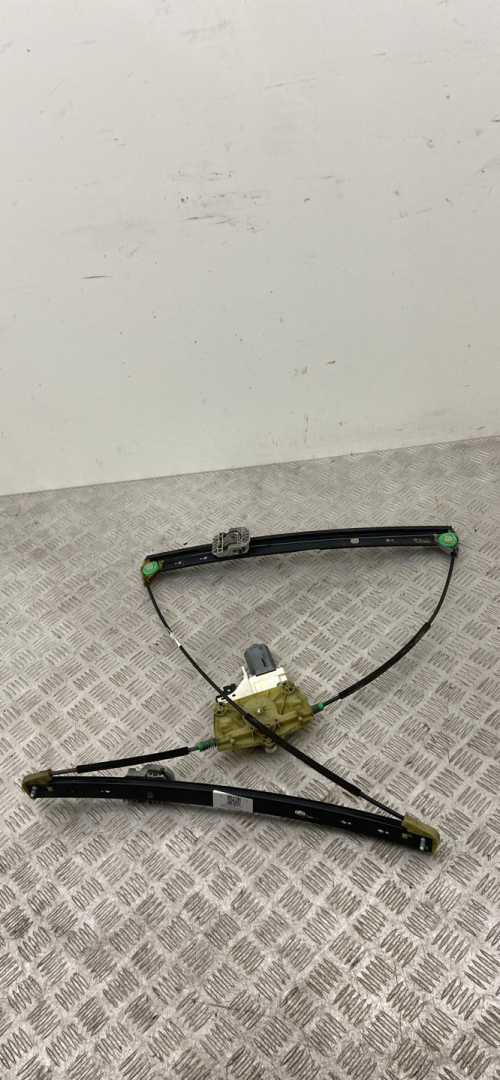 стеклоподъемник электрический передний правый Audi Q7 4L 2007, 3.0 л., BUG, дизель, АКПП, полный привод, правый руль, 4L0959802 - фото №1