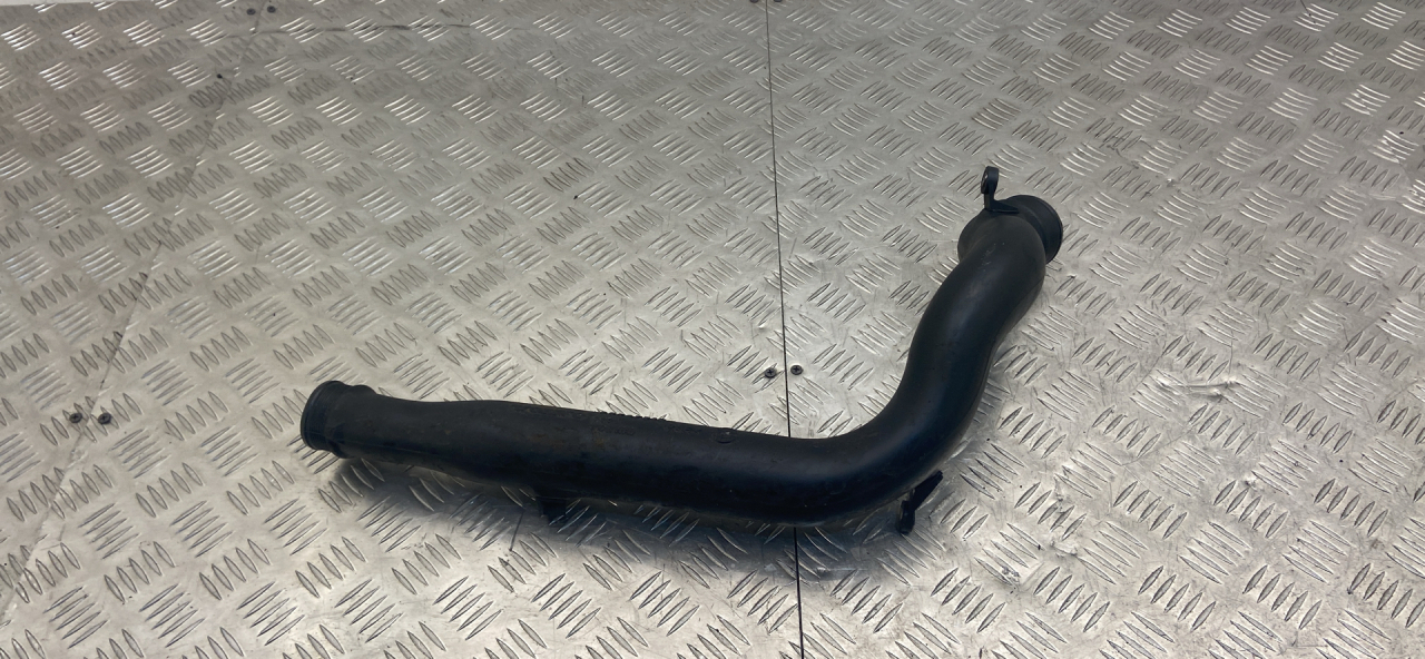 патрубок интеркулера Volvo XC90 1 поколение 2005, 2.4 л., D 5244 T, дизель, робот, 30647918 - фото №1