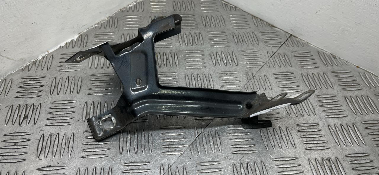 крепление ( кронштейн ) крыла BMW 7 серия G11/G12 G11 2018, 3.0 л., B57 D30 A, дизель, АКПП, singapore grau metallic (b41), седан, полный привод, правый руль, 7347423, 41357413401, 7413401 - фото №1