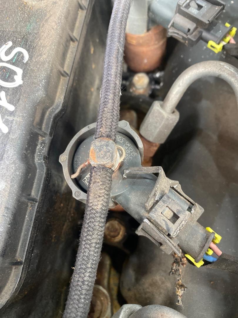 форсунка Hyundai ix35 1 поколение 2011, 2.0 л., D4HA, дизель, МКПП - фото №1