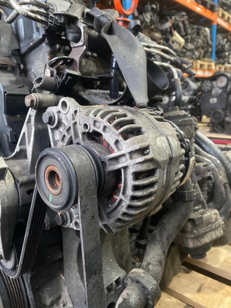 генератор Volkswagen Caddy 3 поколение 2008, 1.9 л., BLS, дизель, МКПП - фото №1