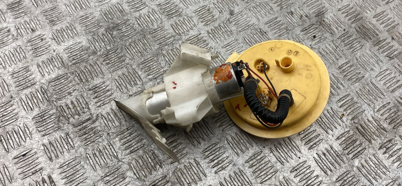 насос топливный BMW 5 серия F07/F10/F11 F11 2011, 3.0 л., N57 D30 A, дизель, АКПП, универсал, задний привод, 16117260648 - фото №1