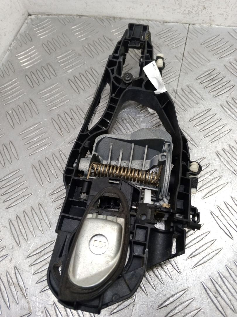 скелет ручки двери передней правой BMW 7 серия G11/G12 G11 2017, 3.0 л., B57 D30 A, дизель, АКПП, carbonschwarz metallic (416), седан, задний привод, правый руль, 51217377242, 7377242 - фото №1