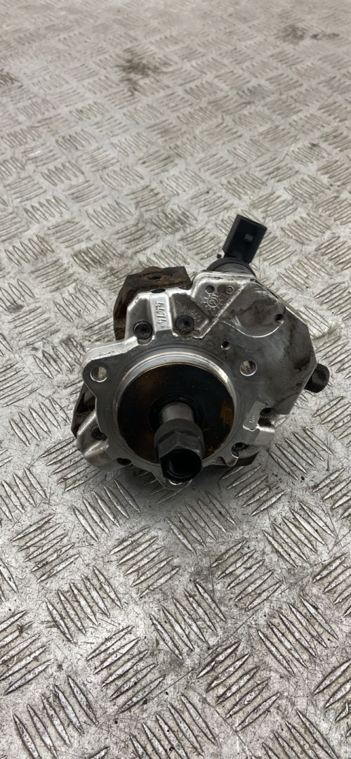 ТНВД BMW 5 серия E60/E61 2007, 3.0 л., M57 D30 (306D3), дизель, АКПП, 7798333, 0445010146 - фото №1