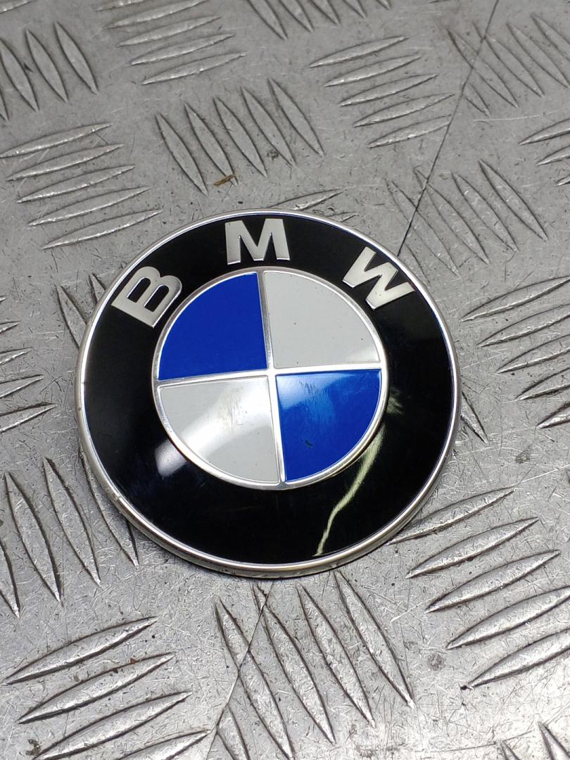 эмблема BMW 7 серия G11/G12 G11 2018, 3.0 л., B57 D30 A, дизель, АКПП, singapore grau metallic (b41), седан, полный привод, правый руль, 8132375, 51148132375 - фото №1