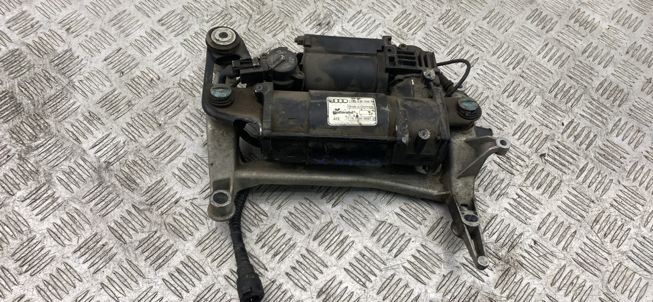 компрессор пневмоподвески Audi Q7 4L 2007, 3.0 л., BUG, дизель, АКПП, полный привод, правый руль, 7L8616006A - фото №1