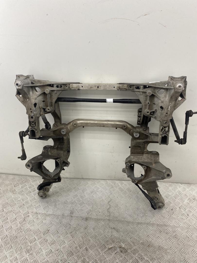 балка подвески передняя (подрамник) BMW 7 серия G11/G12 G11 2018, 3.0 л., B57 D30 A, дизель, АКПП, singapore grau metallic (b41), седан, полный привод, правый руль, 31106887340, 6887340, 6861104, 31106861104 - фото №1