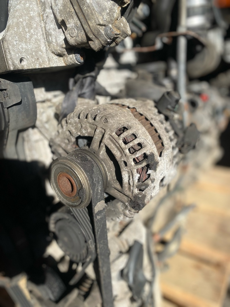 генератор Volvo C70 2 поколение 2009, 2.4 л., D 5244 T13, дизель, МКПП, 30773111 - фото №1