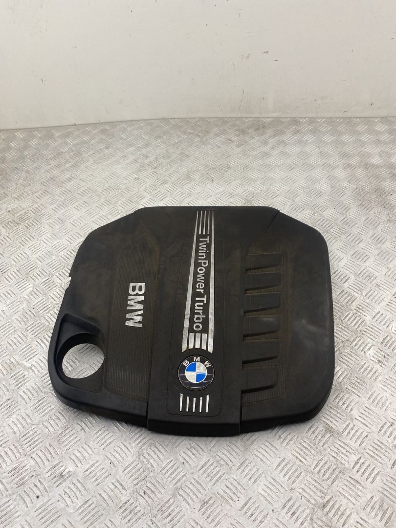 декоративная крышка двигателя BMW X5 F15 2017, 3.0 л., N57 D30 B, дизель, АКПП, carbonschwarz metallic (416), внедорожник 5 дв., полный привод, правый руль, 8513452 - фото №1
