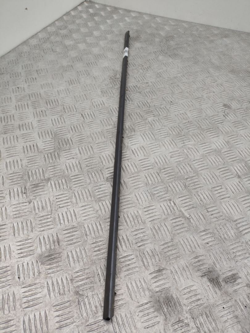 молдинг двери передней правой BMW X5 E70 2009, 3.0 л., M57 D30 (306D3), дизель, АКПП, spacegrau metallic (a52), внедорожник 5 дв., полный привод, правый руль, 8036788 - фото №1