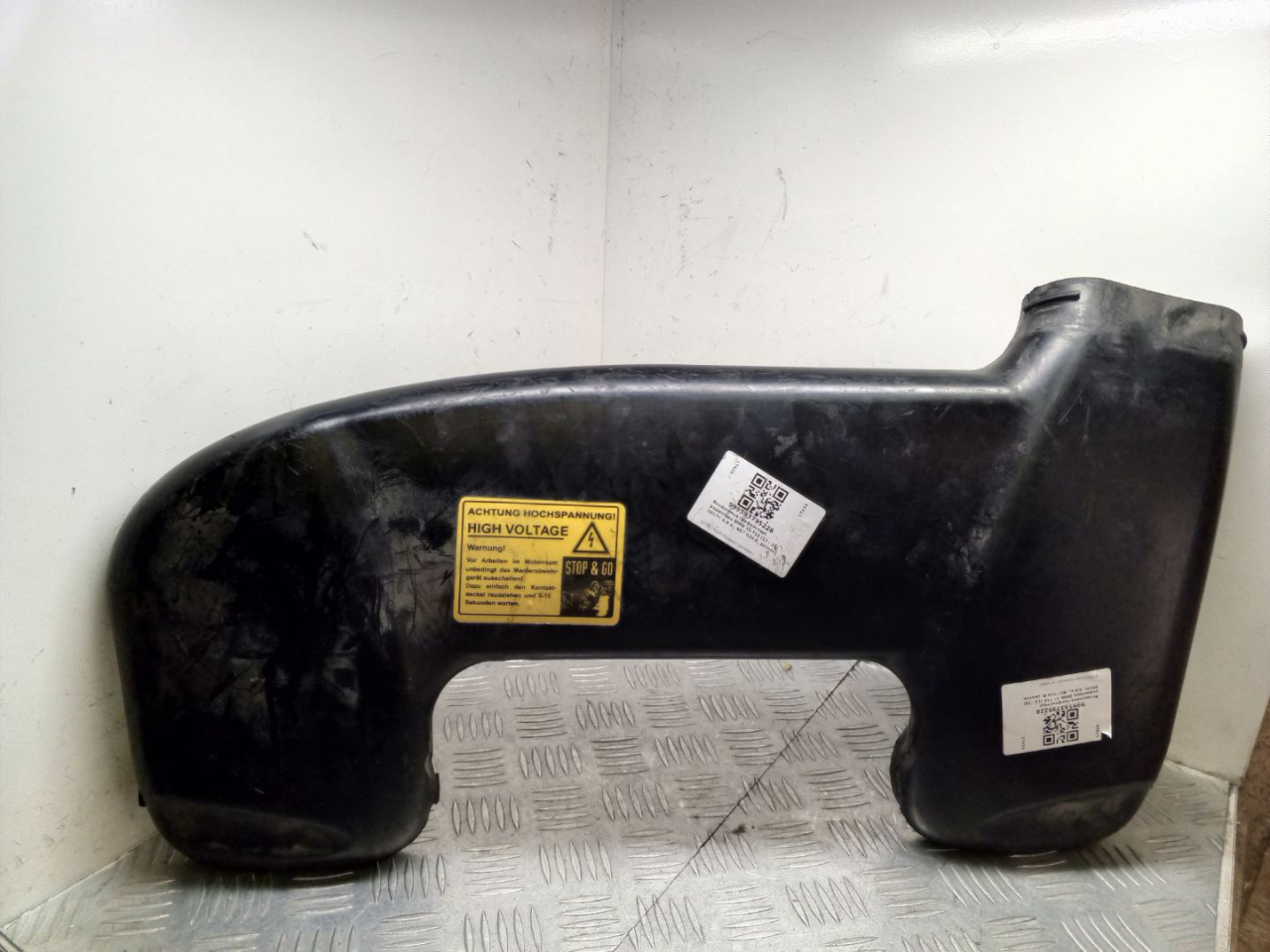 воздуховод (дефлектор) радиатора BMW X5 F15 2017, 4.0 л., дизель, АКПП, black sapphire metallic (475), внедорожник 5 дв., полный привод, 13718514007, 8514007, 13718570289, 8570289 - фото №1