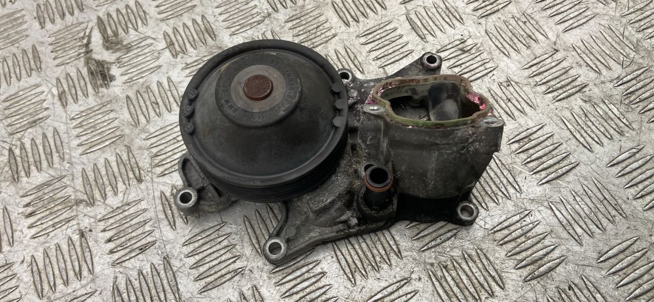 помпа BMW 3 серия F30/F31/F34 2013, 2.0 л., N47 D20 D, дизель, АКПП, седан, 7810833, 11517810833 - фото №1