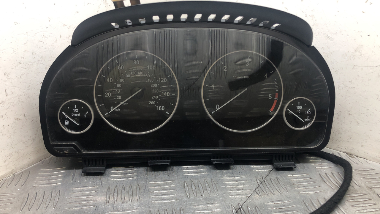 щиток приборов (приборная панель) BMW 5 серия F07/F10/F11 F10 2011, 3.0 л., N57 D30 A, дизель, АКПП, carbonschwarz metallic (416), седан, задний привод, правый руль, 9255591 - фото №1