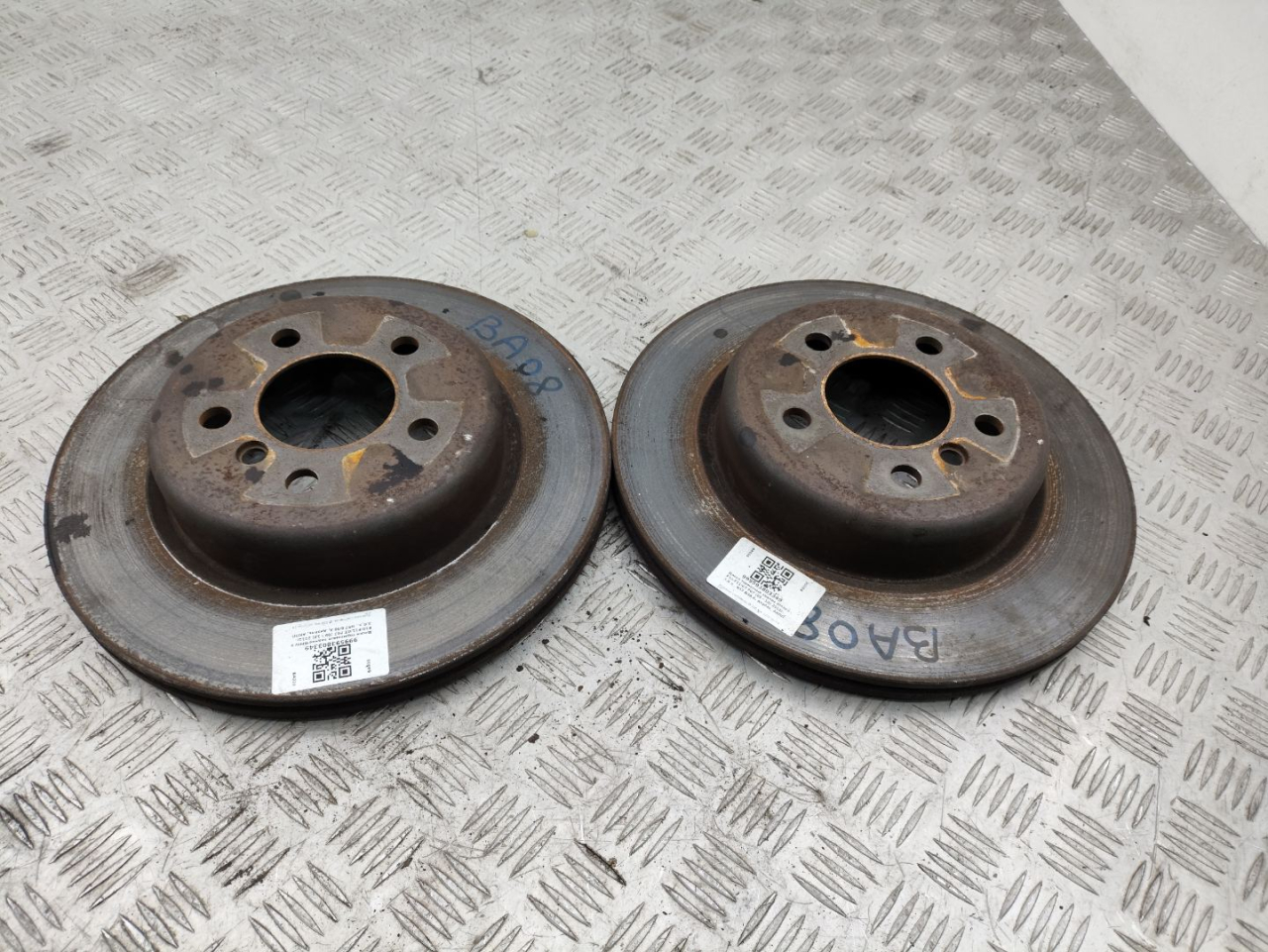 диск тормозной задний BMW 5 серия F07/F10/F11 2011, 3.0 л., N57 D30 A, дизель, АКПП, sophistog brillan metallic (a90), универсал, задний привод, правый руль - фото №1