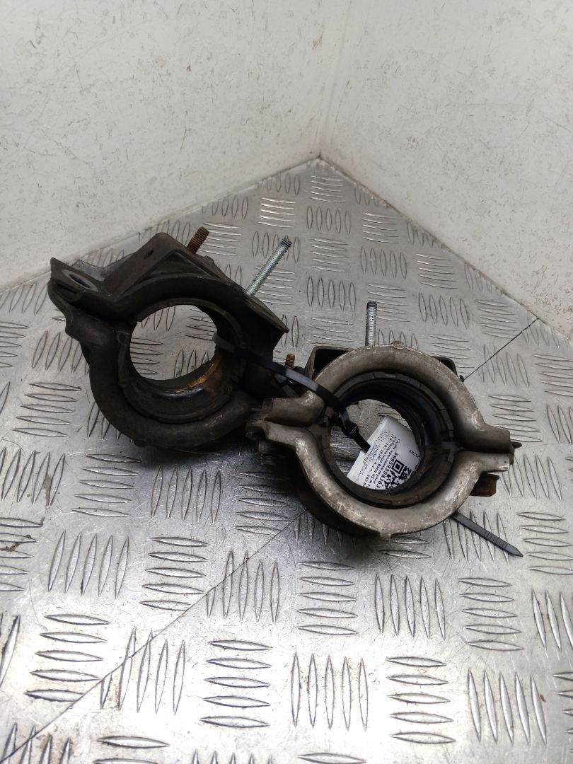 крепление стабилизатора / втулки стабилизатора BMW X5 M F85 2018, 4.4 л., S63 B44 B, бензин, АКПП, внедорожник 5 дв., полный привод, правый руль, 37116771932, 37116859512, 6771932, 6859512 - фото №1