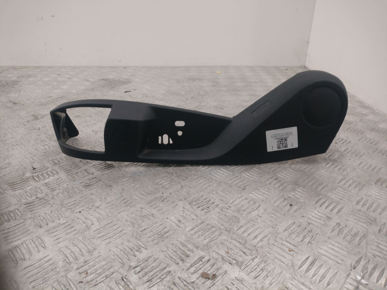 накладка на сиденье передняя левая BMW 5 серия F07/F10/F11 F10 2011, 3.0 л., N57 D30 A, дизель, АКПП, carbonschwarz metallic (416), седан, задний привод, правый руль, 52107230533 - фото №1