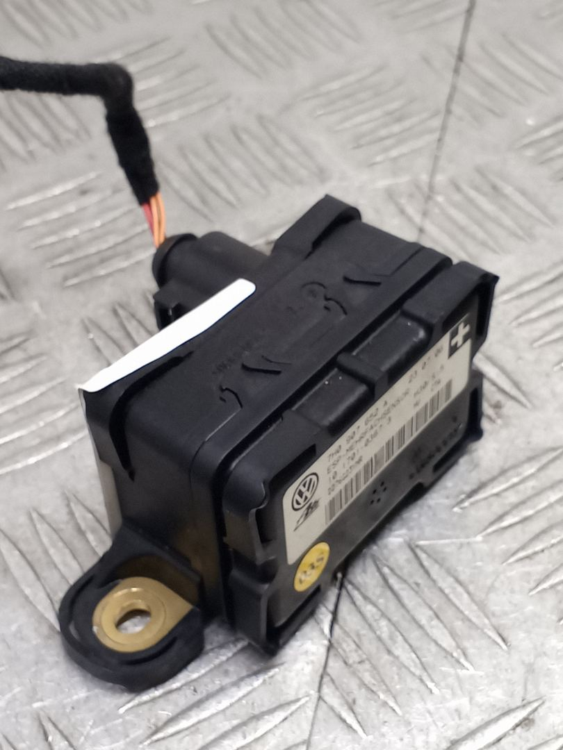 датчик ускорения Audi Q7 4L 2007, 3.0 л., BUG, дизель, АКПП, полный привод, правый руль, 7H0907652A - фото №1