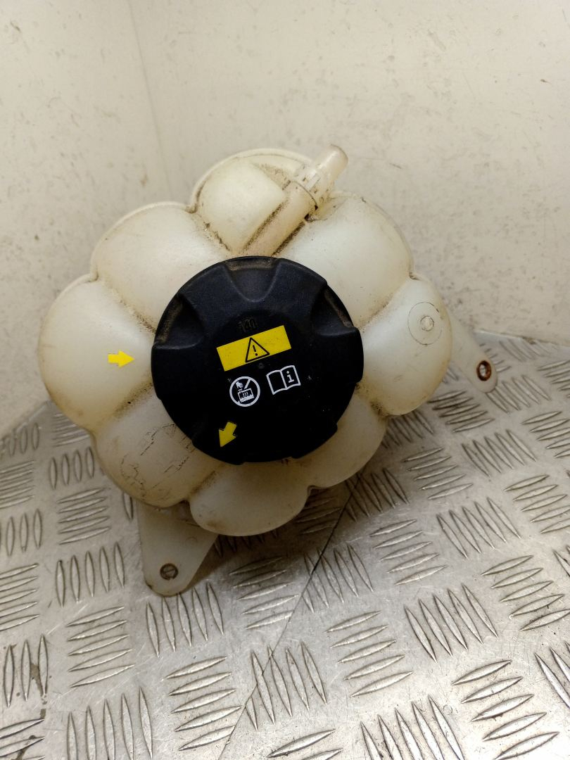 бачок расширительный BMW X5 F15 2018, 3.0 л., N57 D30 A, дизель, АКПП, carbonschwarz metallic (416), внедорожник 5 дв., полный привод, правый руль, 17138630170, 8630170 - фото №1