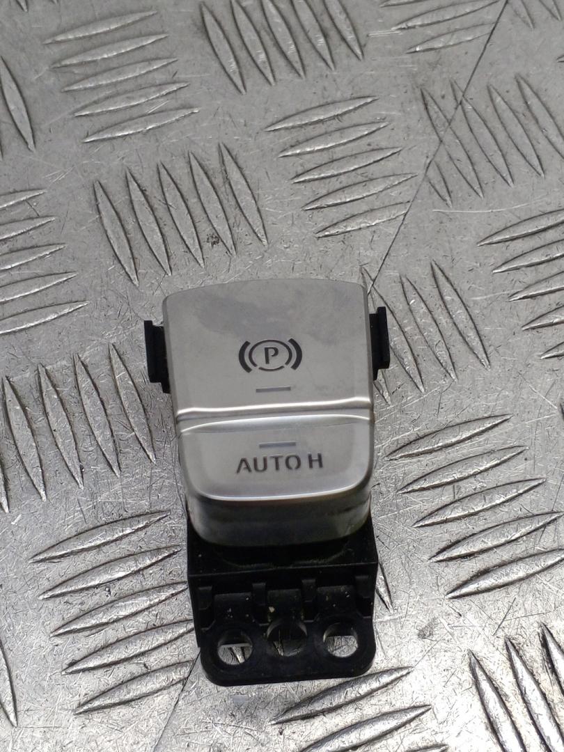 кнопка ручного тормоза (ручника) BMW 7 серия G11/G12 G11 2018, 3.0 л., B57 D30 A, дизель, АКПП, singapore grau metallic (b41), седан, полный привод, правый руль, 61316819981, 6819981 - фото №1