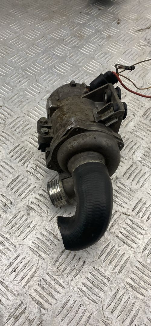 помпа BMW 5 серия E60/E61 E60 2006, 3.0 л., N52 B30 A, бензин, МКПП, седан - фото №1