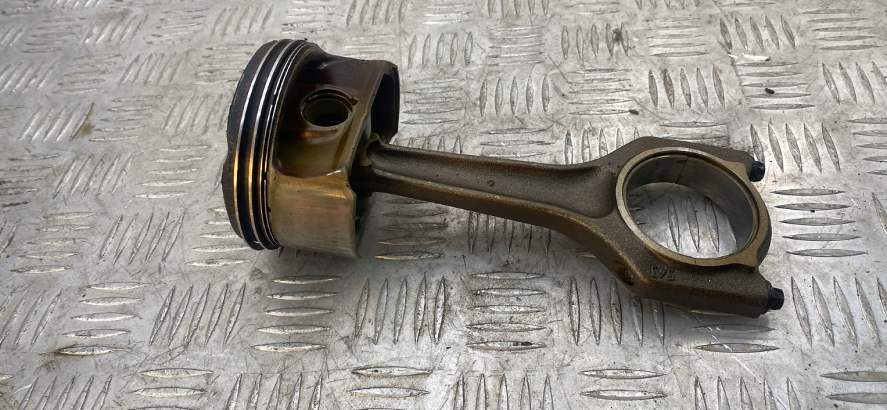 поршень BMW 3 серия E90/E91/E92/E93 E90 2007, 3.0 л., N52 B30 A, бензин, АКПП, седан - фото №1