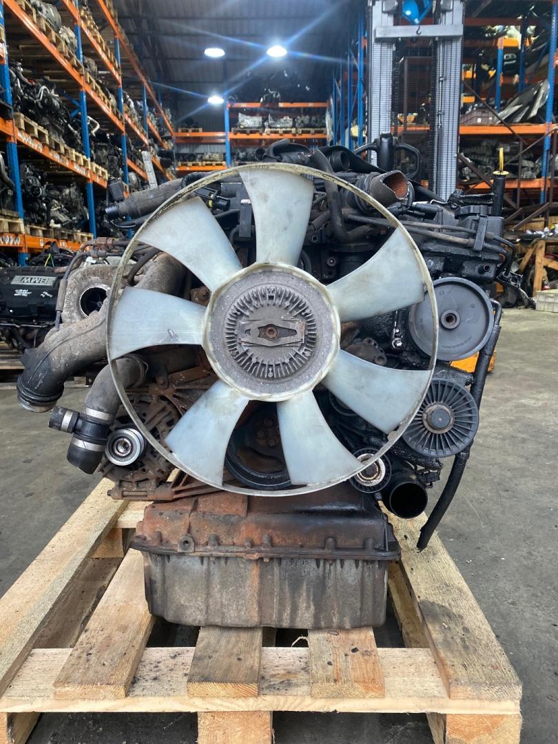 двигатель Mercedes-Benz Sprinter 2 поколение (W906) 2013, 2.2 л., дизель, МКПП, OM651, OM651.955, 651955 - фото №1