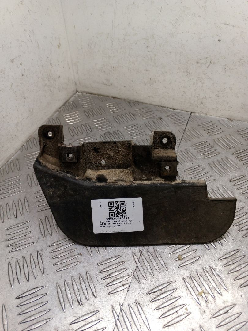 брызговик Audi Q7 4L 2007, 3.0 л., BUG, дизель, АКПП, полный привод, правый руль, 4L0854815 - фото №1