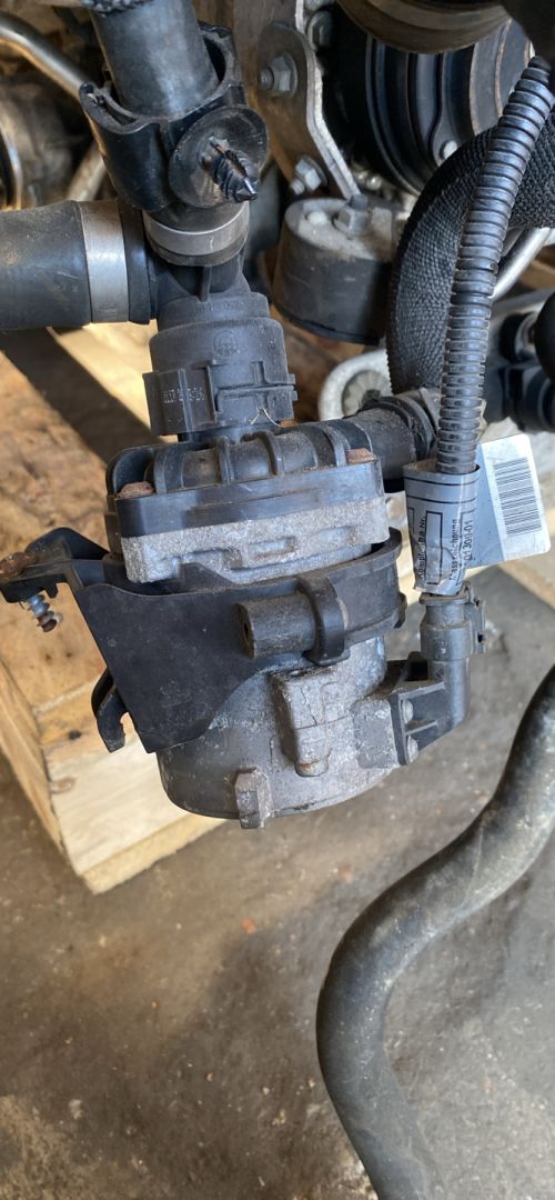 насос антифриза дополнительный BMW X5 M F85 2018, 4.4 л., S63 B44 B, бензин, АКПП, внедорожник 5 дв., полный привод, правый руль, 17127850113, 7850113 - фото №1