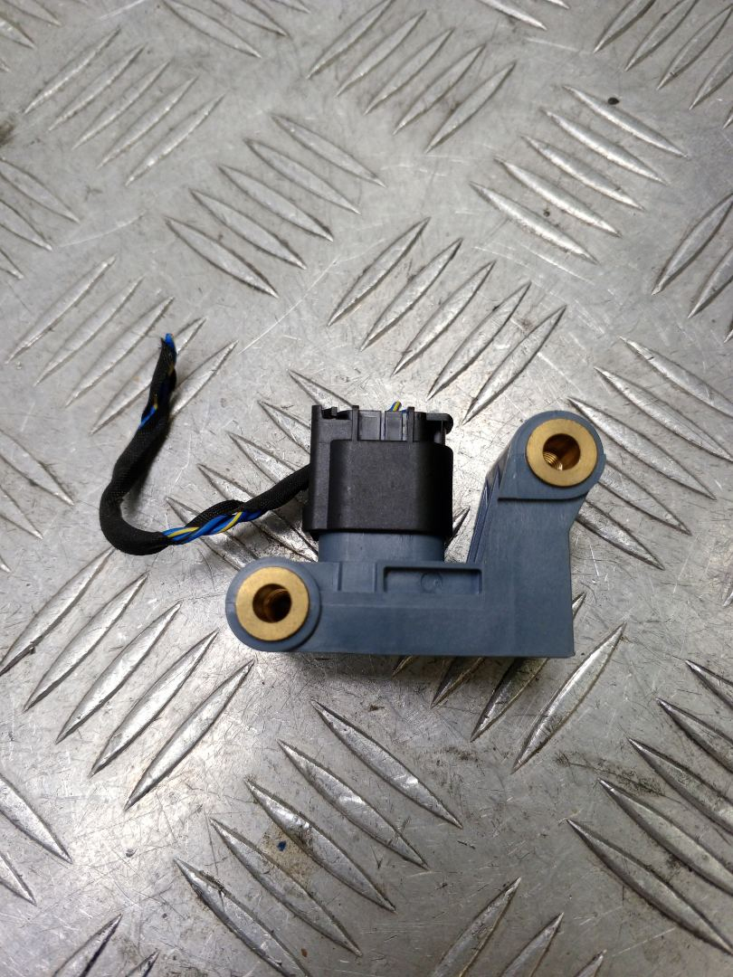 датчик удара BMW 5 серия F07/F10/F11 F10 2011, 3.0 л., N57 D30 A, дизель, АКПП, carbonschwarz metallic (416), седан, задний привод, правый руль, 65779159314, 9159314 - фото №1