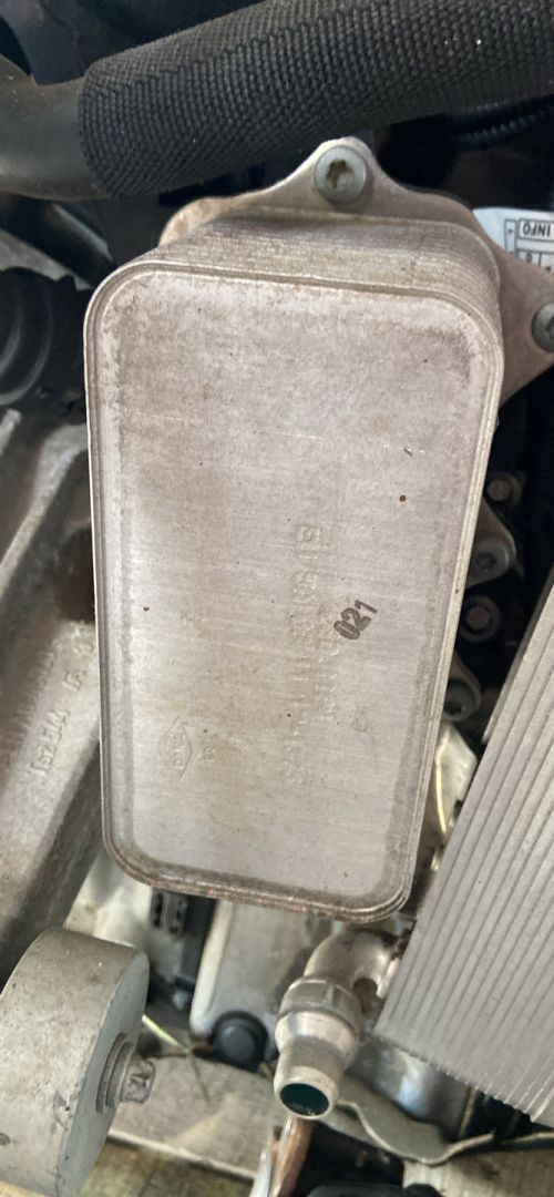 теплообменник масляного фильтра BMW X3 G01 2019, 3.0 л., B58 B30 A, бензин, АКПП, brillanteffekt metallic (a90), внедорожник 5 дв., полный привод, правый руль - фото №1