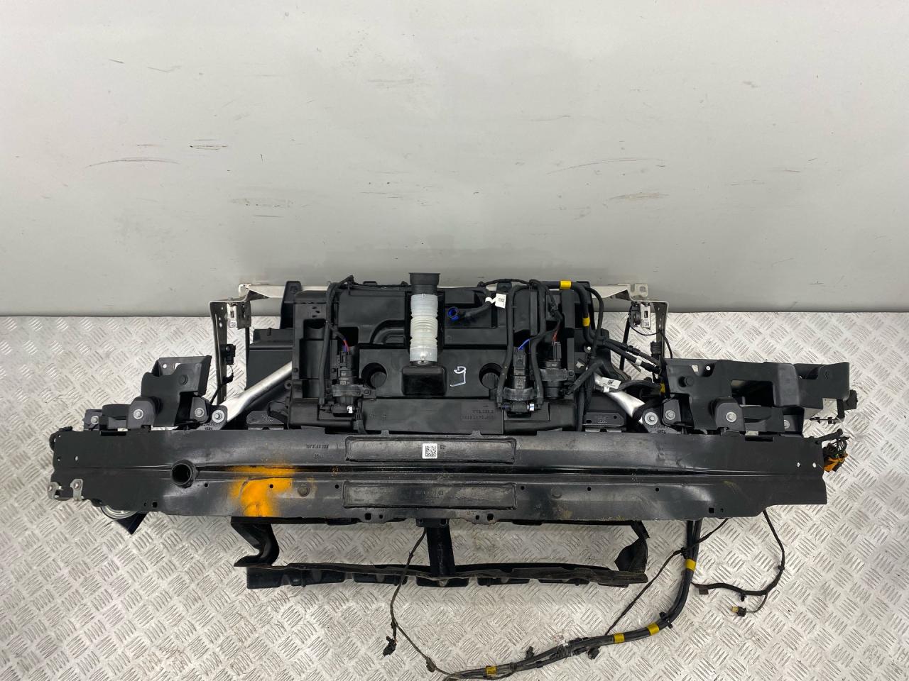 передняя панель крепления облицовки (телевизор) BMW iX I20 2025, электро, alpinweiss iii (300), полный привод, правый руль - фото №1