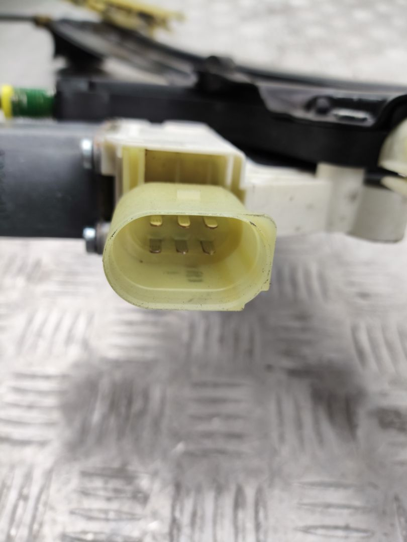 стеклоподъемник передний правый BMW 5 серия F07/F10/F11 F10 2012, 3.0 л., N55 B30 A, бензин, АКПП, havanna (a17), седан, полный привод, 7248172 - фото №1