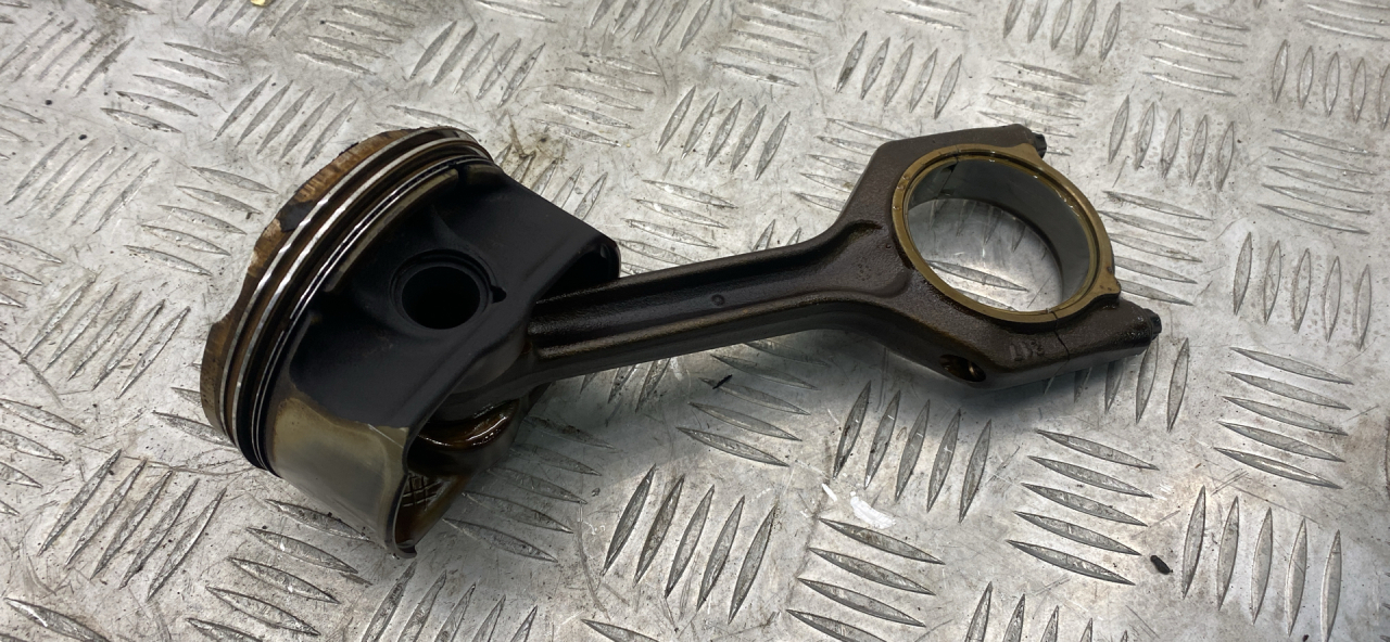 поршень BMW 3 серия E90/E91/E92/E93 2007, 3.0 л., N53 B30, бензин - фото №1