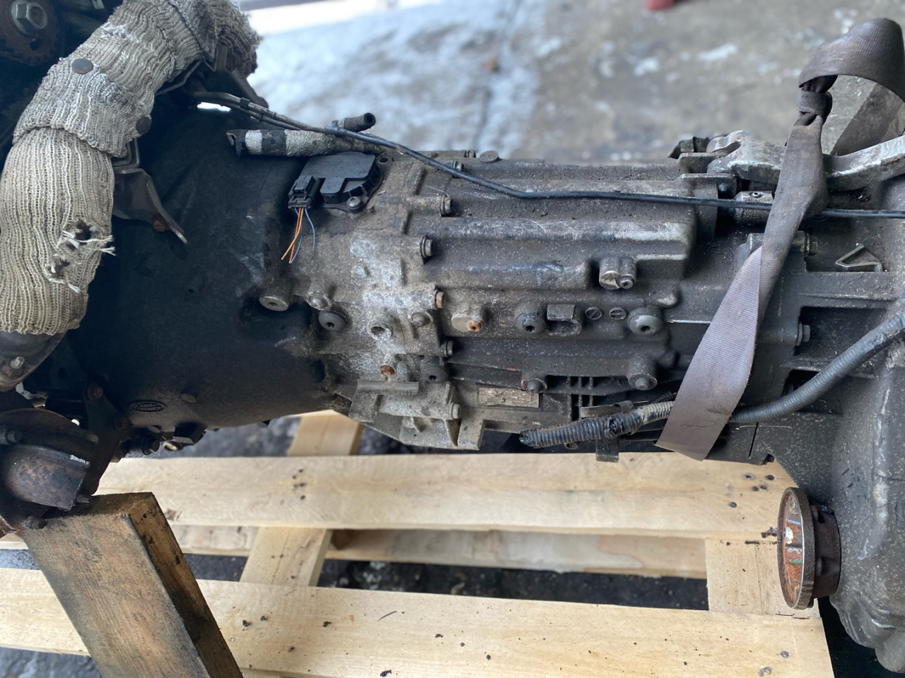 КПП механическая (МКПП) Land Rover Discovery 3 поколение 2006, 2.7 л., 276DT, дизель, МКПП - фото №1